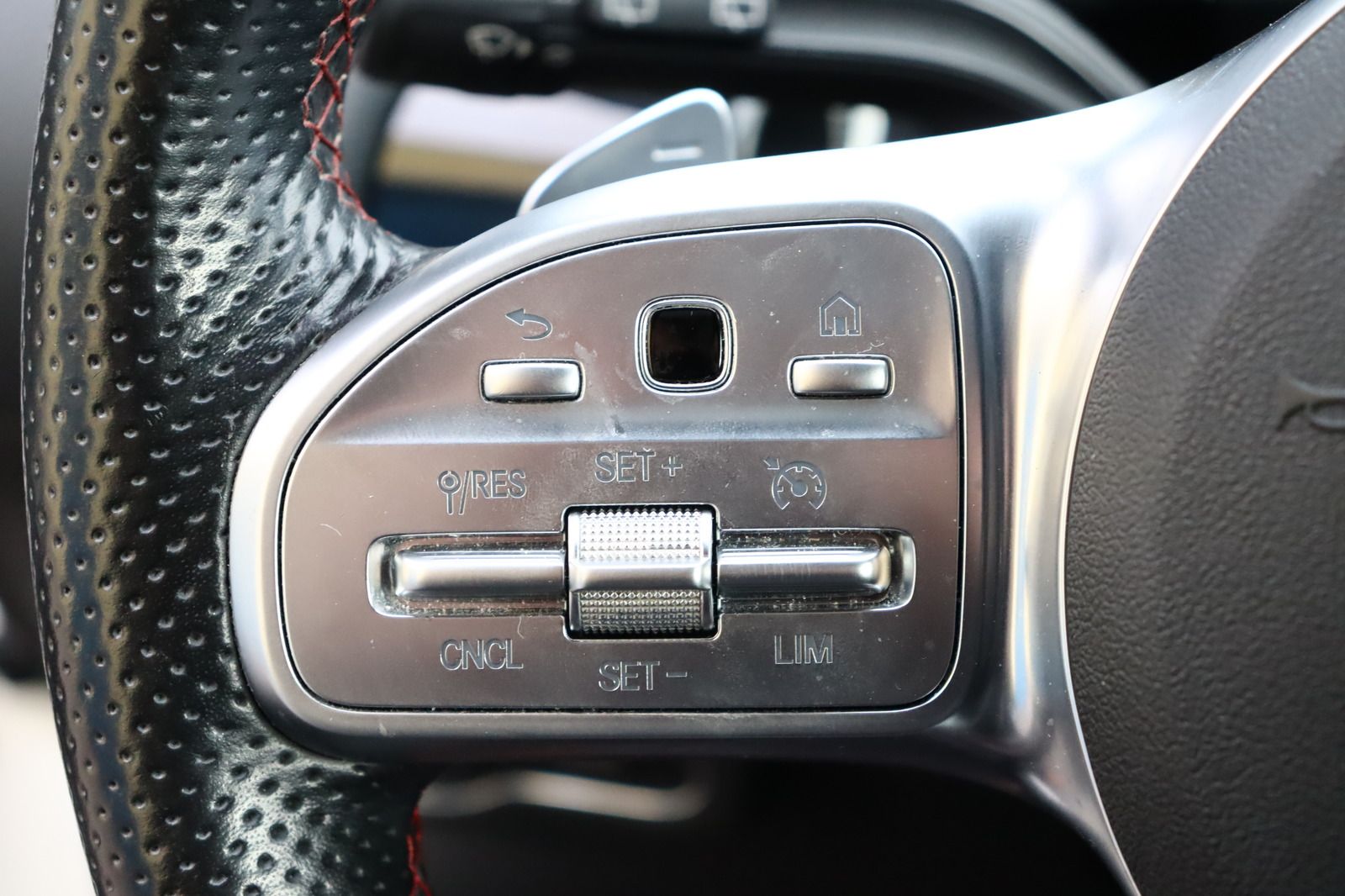 Fahrzeugabbildung Mercedes-Benz B 200 AMG Line * Navigation * Alcantara