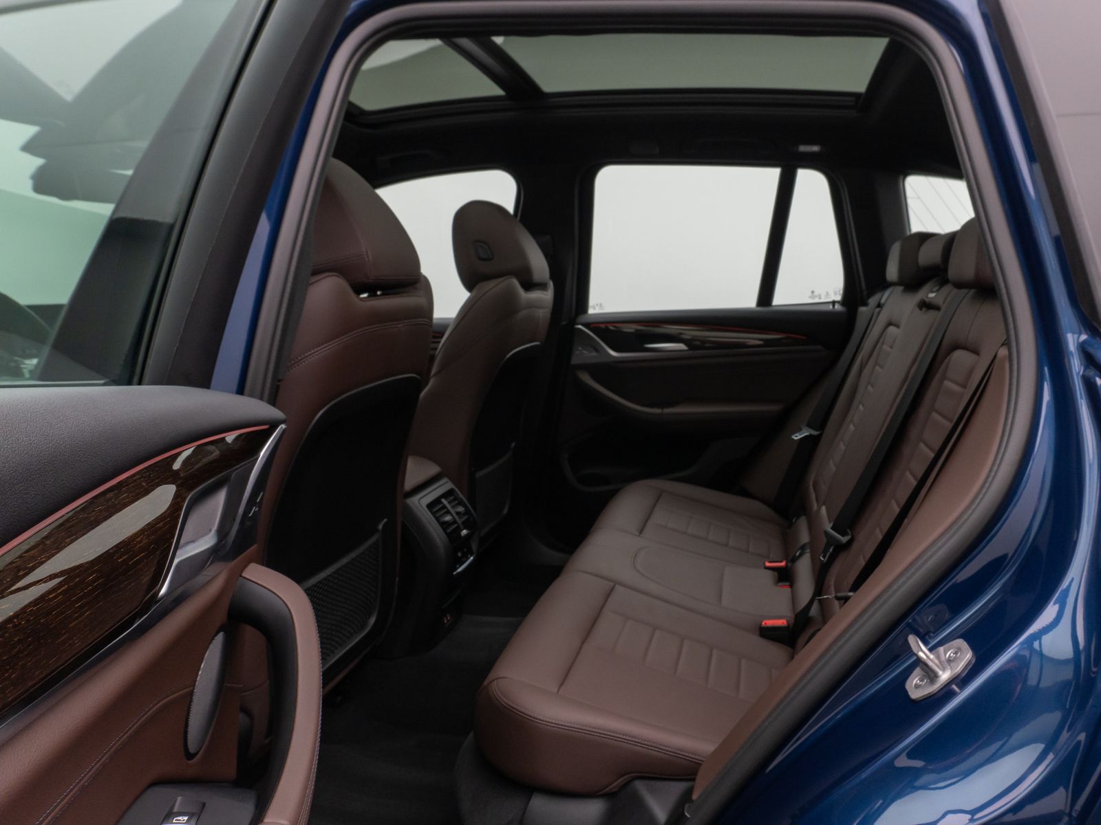 Fahrzeugabbildung BMW X3 xD20i  M Sport Panorama Kamera HUD AHK 19Zoll