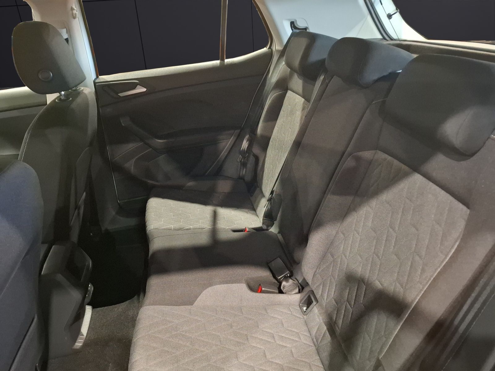 Fahrzeugabbildung Volkswagen T-Cross TSI Life LED AID ACC APP SH PDC LM