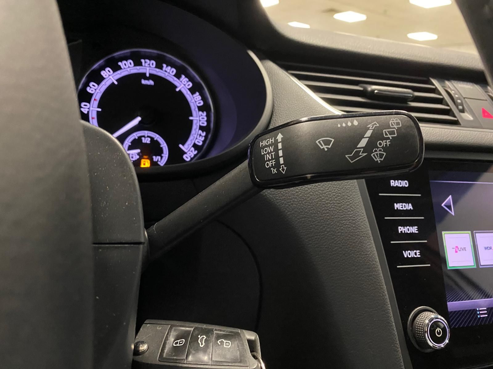 Fahrzeugabbildung SKODA Octavia Ambition 1.5 TSI APP+KLIMA+PDC+SITZHEIZ+