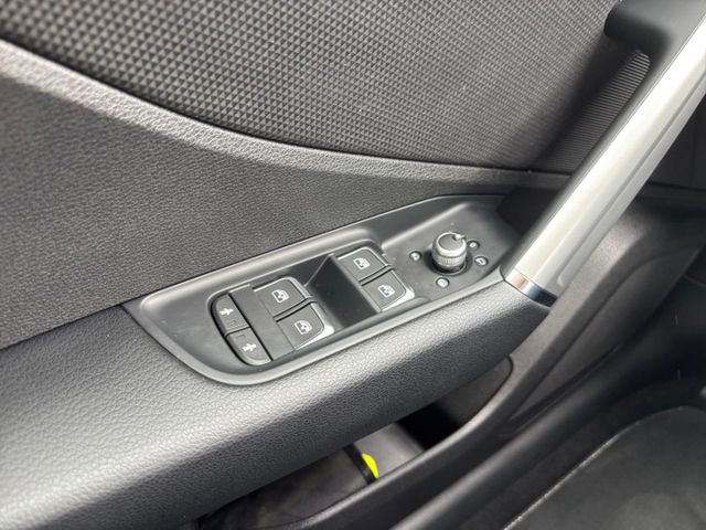 Q2 35 TFSI S line Matrix Kamera ACC CarPlay Sitz