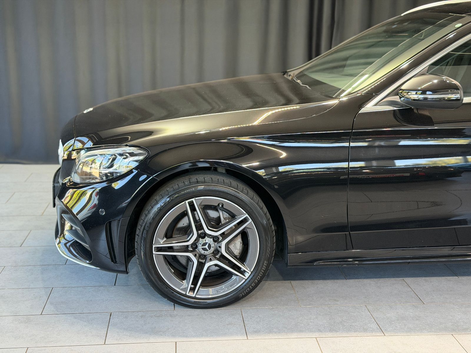 Fahrzeugabbildung Mercedes-Benz C 220d T 4Matic|AMG-LINE|PANORAMA|LED|NAVI|LEDER