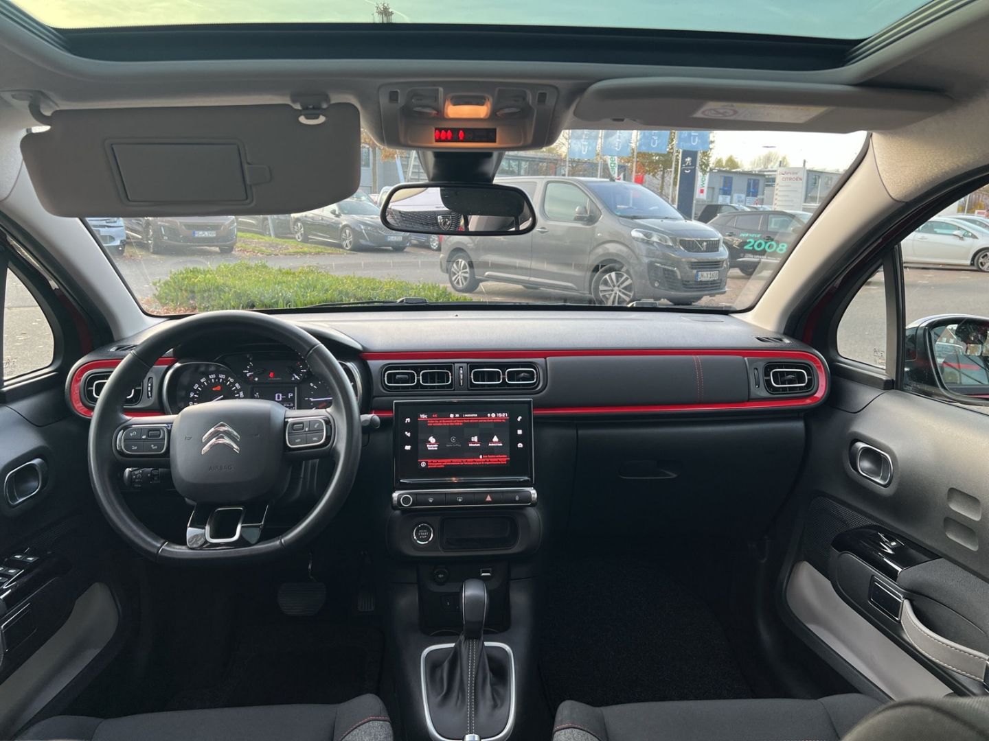 Fahrzeugabbildung Citroën C3 PT 110 S&S EAT6 Shine Pano. Navi LED CarPlay