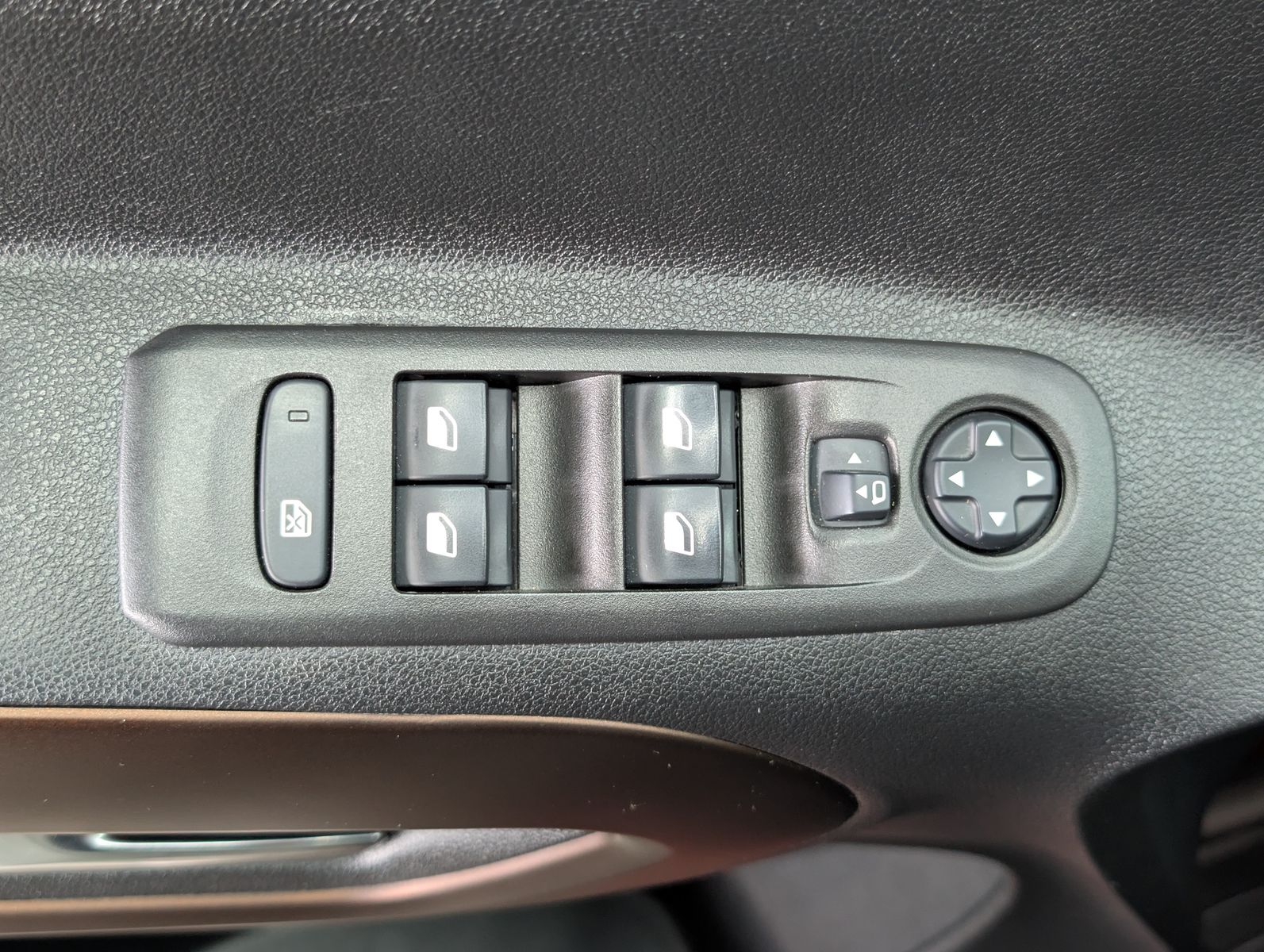 Fahrzeugabbildung Peugeot Rifter GT N1 L1 PANO XENON APP TEMP KAM ALU 17"