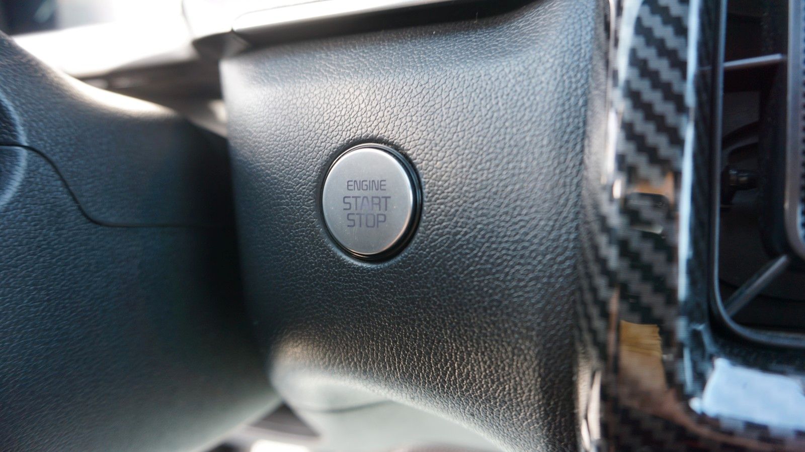 Fahrzeugabbildung Kia Sorento Platinum 4WD,Pano,Kamera,Navi,Leder,Bose