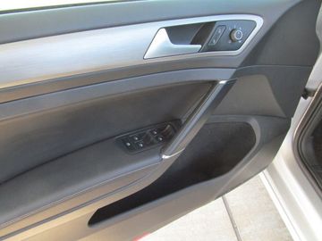 Volkswagen Golf - 12