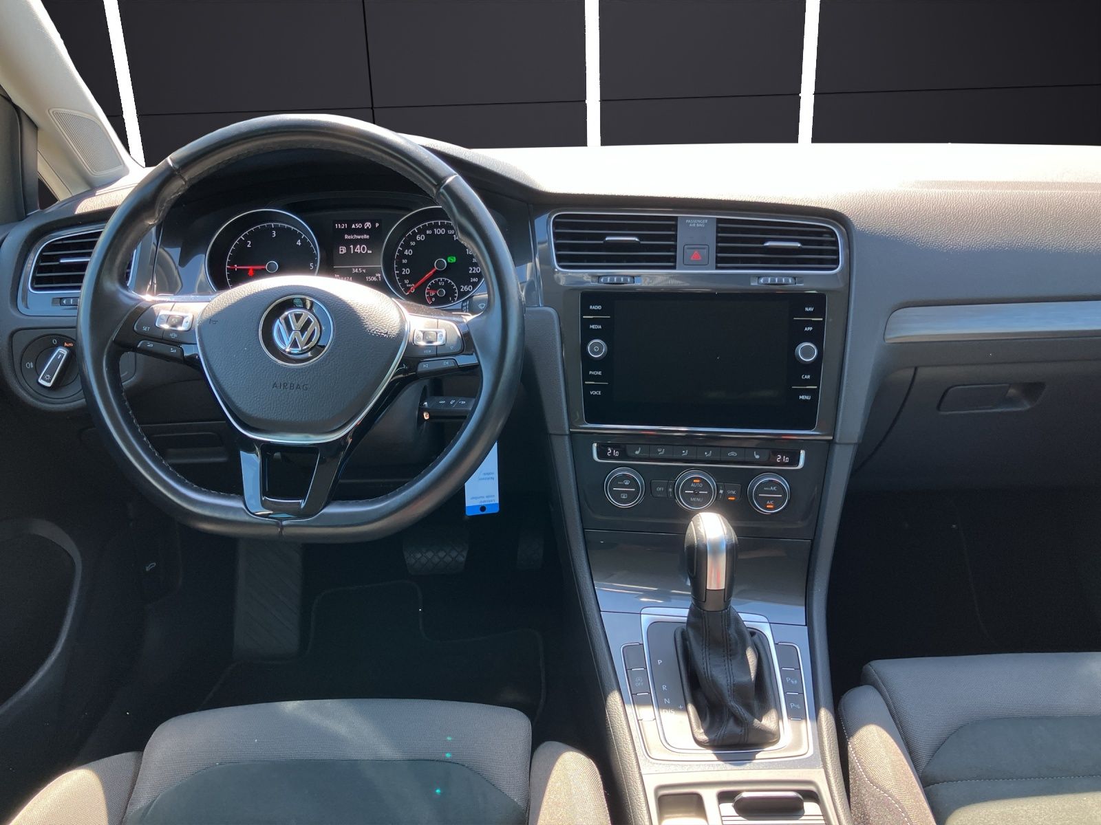 Fahrzeugabbildung Volkswagen Golf VII Variant Comfortline R-Line TDI DSG ACC