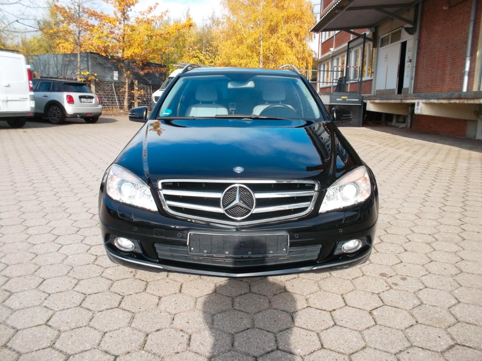 Mercedes-Benz C200 2009 — rear view