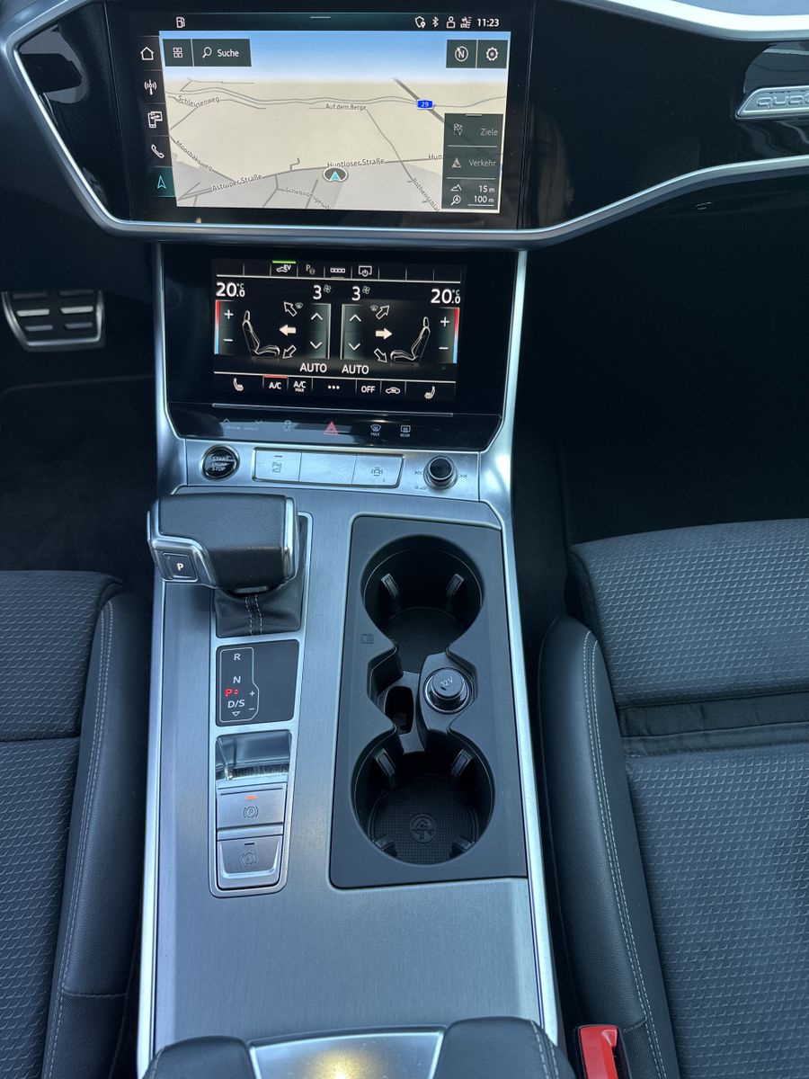 Fahrzeugabbildung Audi A6 Avant 55 TFSI e Qu S-Line Black NAV+MATRIX+VC