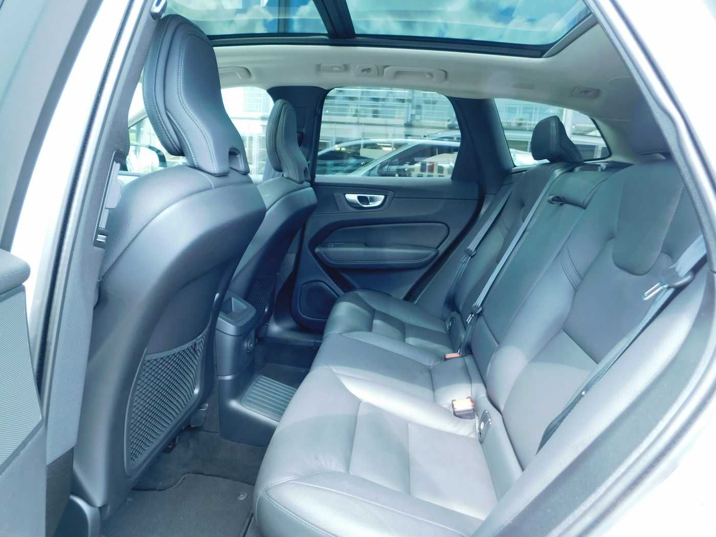 Fahrzeugabbildung Volvo XC60 T8 AWD Plug-in Hybrid Plus Dark