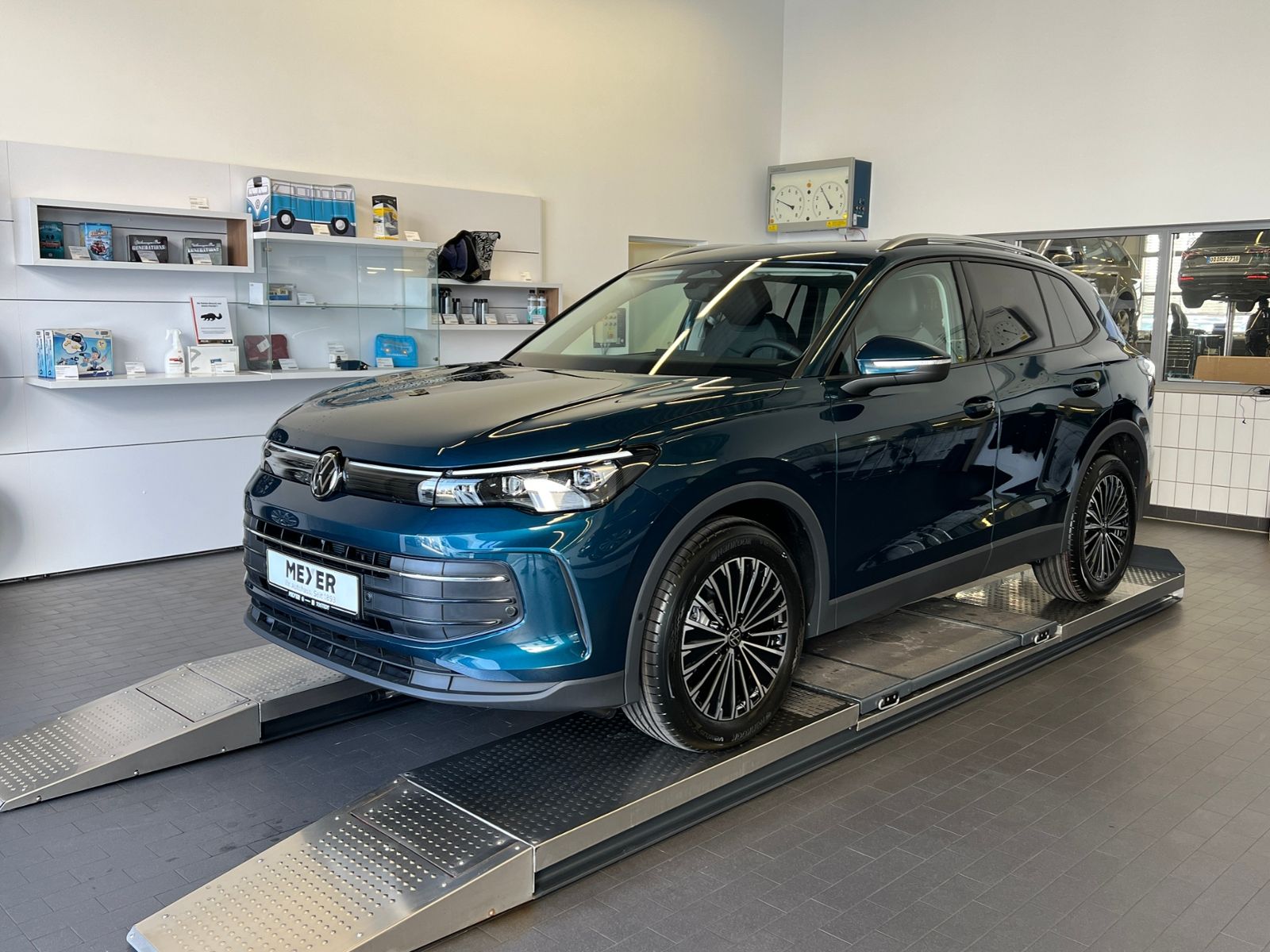 Fahrzeugabbildung Volkswagen Tiguan Life 2.0 TDI DSG *AHK, LED, Kamera, 18''-