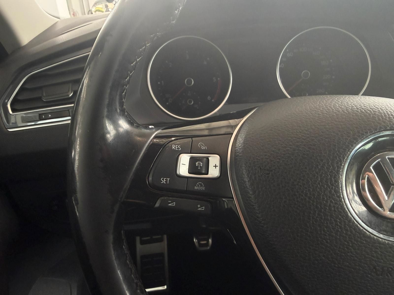 Fahrzeugabbildung Volkswagen Tiguan 2.0TDI Sound SITZHZG ACC NAVI AHK 8xALU