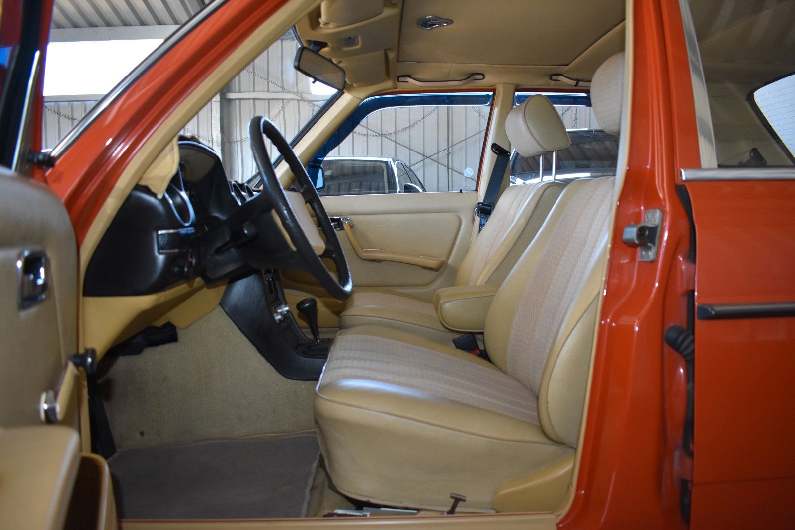 Fahrzeugabbildung Mercedes-Benz 250 6 Zylinder Benziner Zustand Top BRD H-Zulass