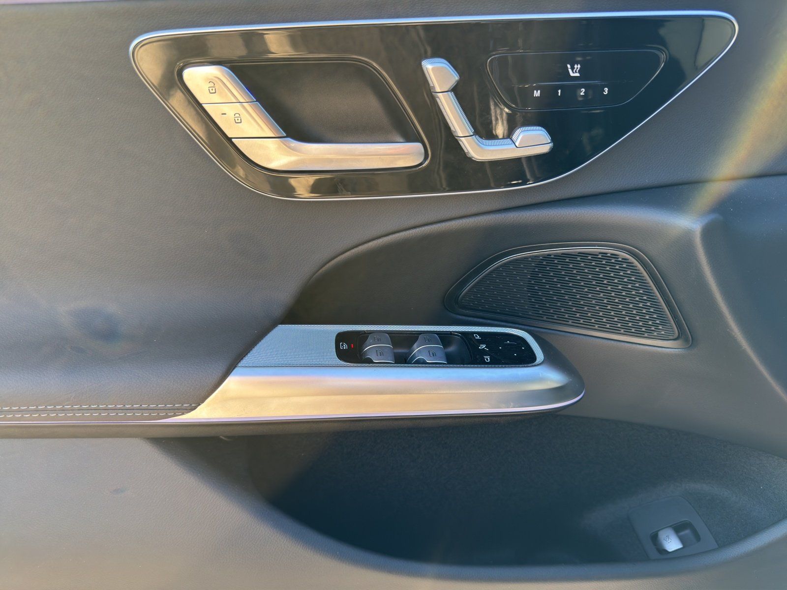 Fahrzeugabbildung Mercedes-Benz E 220 d 4M T AMG Standhzg PANO Distronic AHK