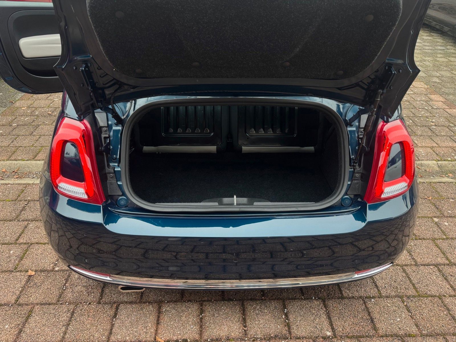 Fahrzeugabbildung Fiat 500C Hybrid Dolcevita 70PS NAVI KLIMA