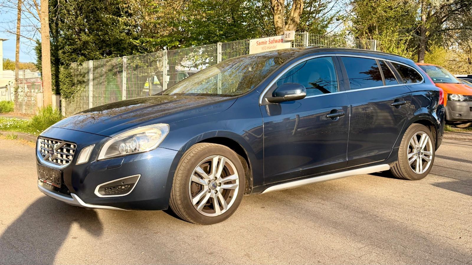 Volvo V60 Kombi Momentum 2.0/Automa/S-Heft/Schiebedach