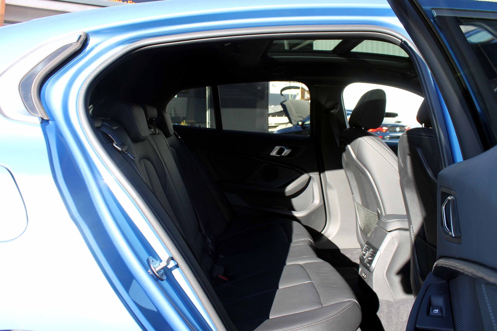 Fahrzeugabbildung BMW 120d xDrive Luxury-Line LED PANO HUD ACC KAM SHZ