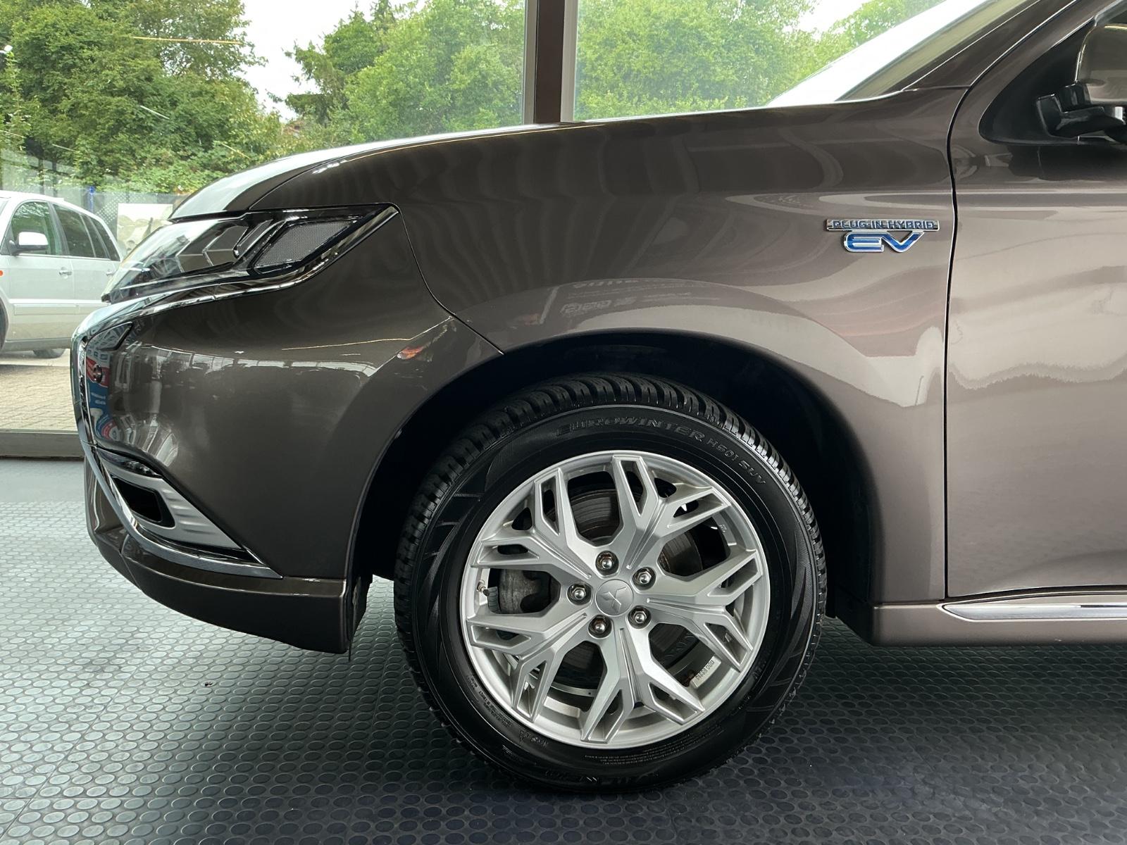 Mitsubishi Outlander PHEV Top 4WD * Sportpaket * 360 Kamera