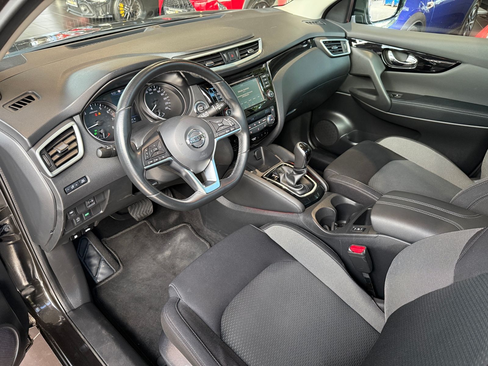 Fahrzeugabbildung Nissan Qashqai 1.3 DIG-T DCT ZAMA PANO NAV SHZ