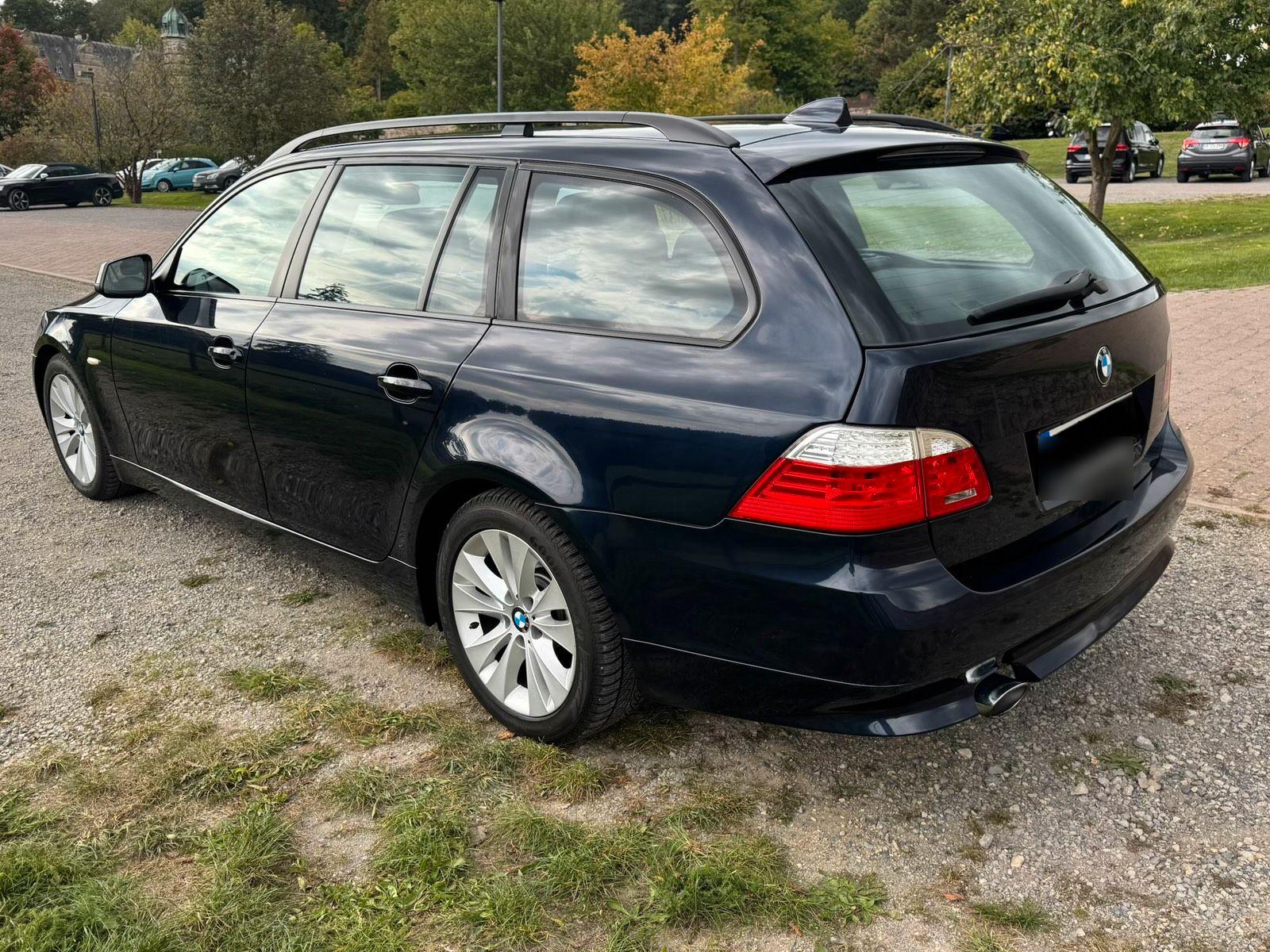 BMW 520 2010 — interior