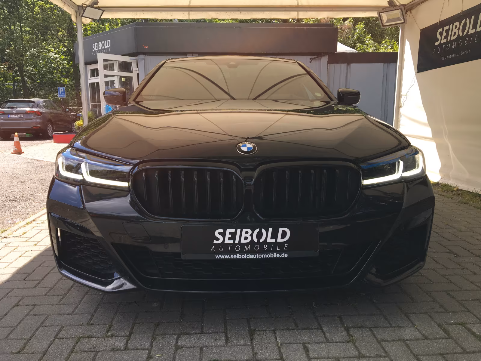 BMW M550i xDrive A/Autom/Laser-Licht/Leder/Panorama