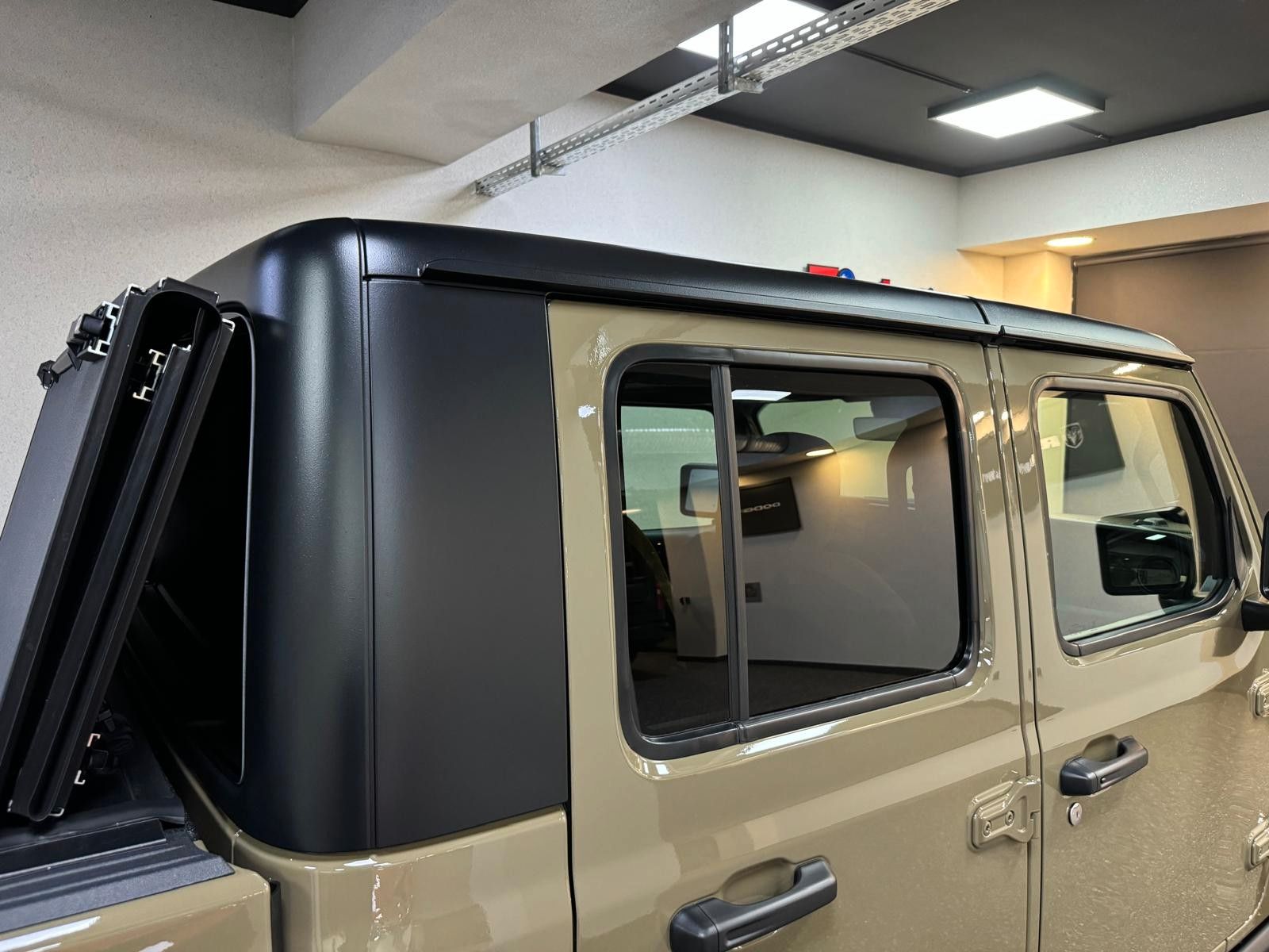Fahrzeugabbildung Jeep GLADIATOR WILLYS '41 ED. 3.6L-V6 HARDTOP-SOFTTOP