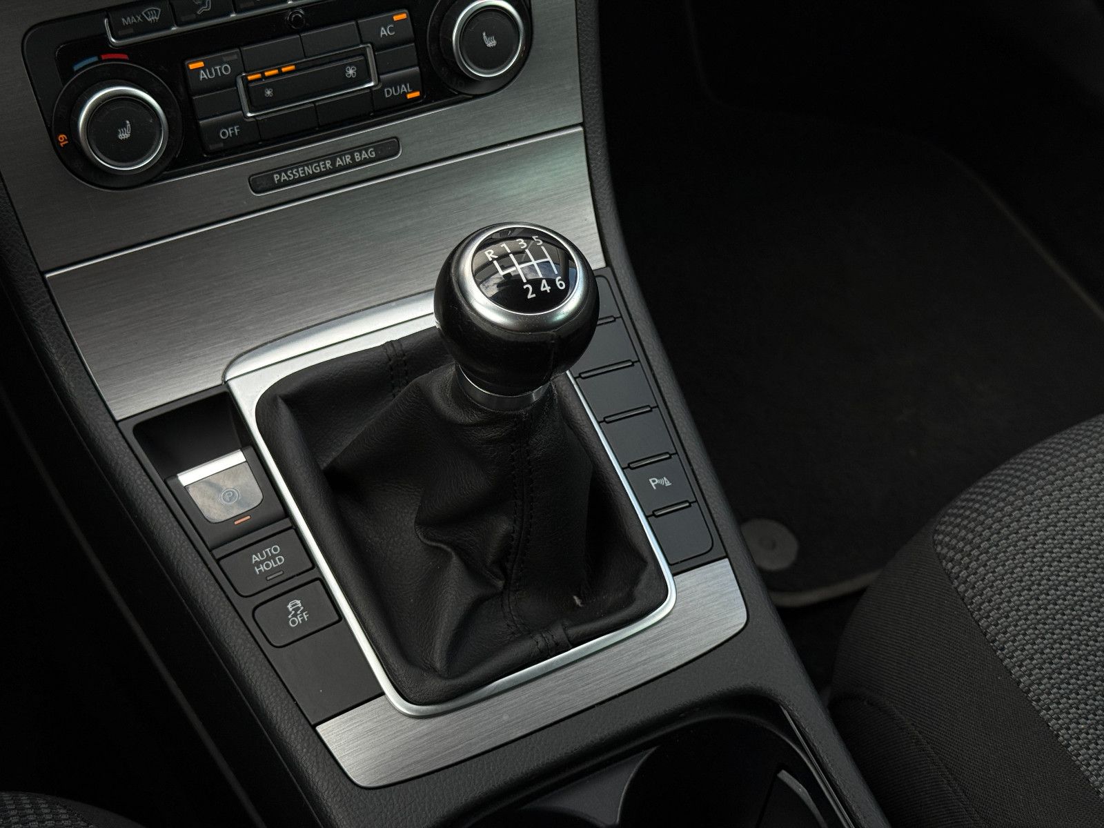 Fahrzeugabbildung Volkswagen Passat Variant Comfortline 1.8 TSI AHK GRA Navi