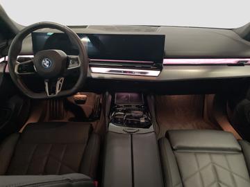 2025 BMW I5 — фото 10