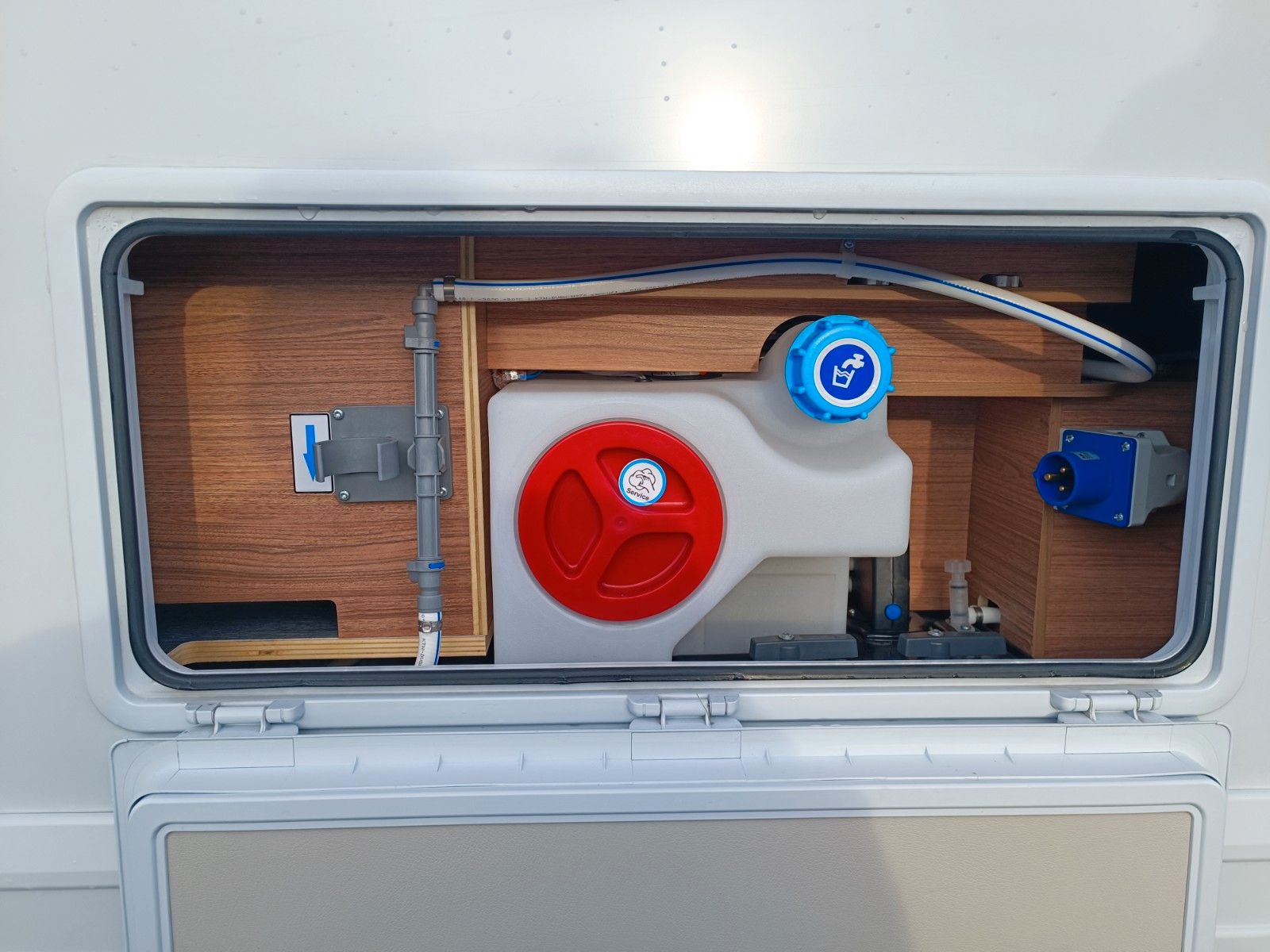 Fahrzeugabbildung Weinsberg CaraSuite 700 MEG Ford*Automatik*Xenon*Dachklima