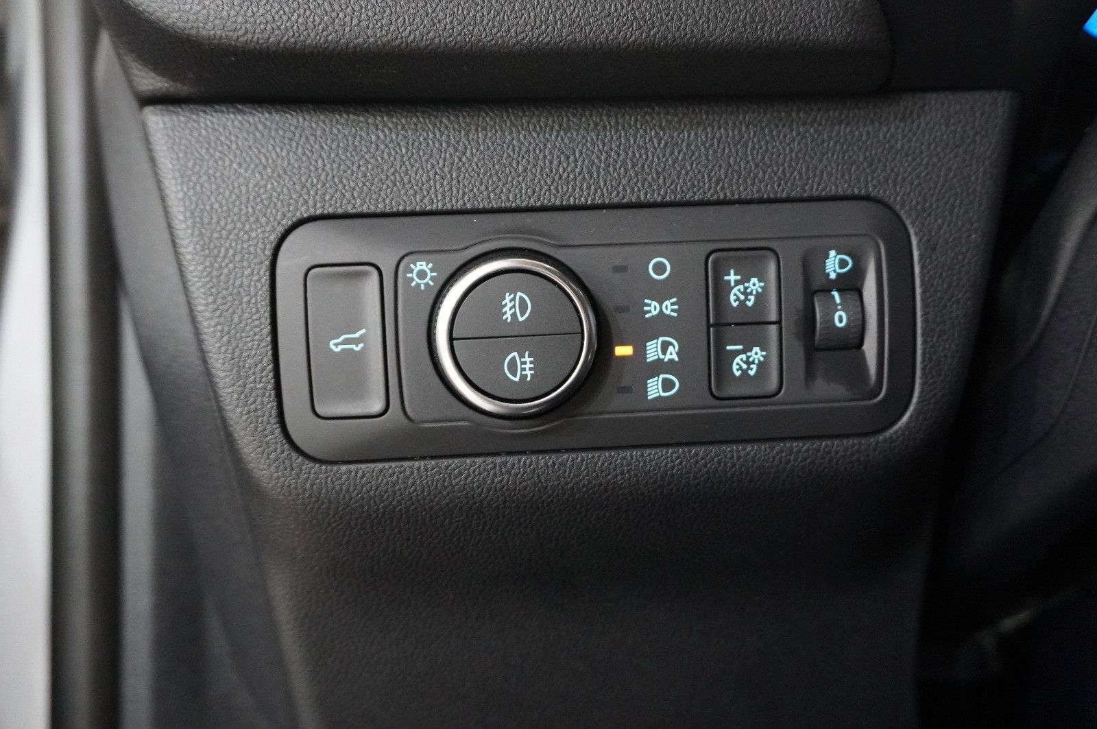 Fahrzeugabbildung Ford Kuga 2.5 HYBRID TITANIUM X 4X4 NAVI/LED/KAMERA