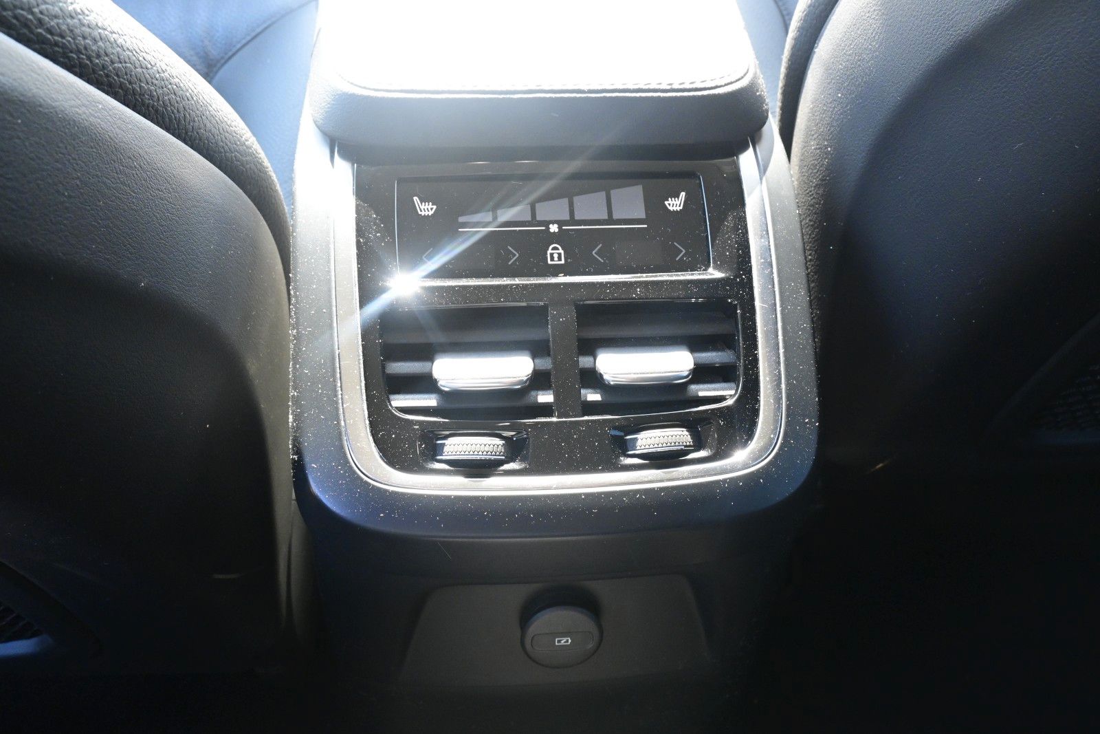 Fahrzeugabbildung Volvo XC90 T8 Core AWD*Leder*Voll-LED*Alarm*