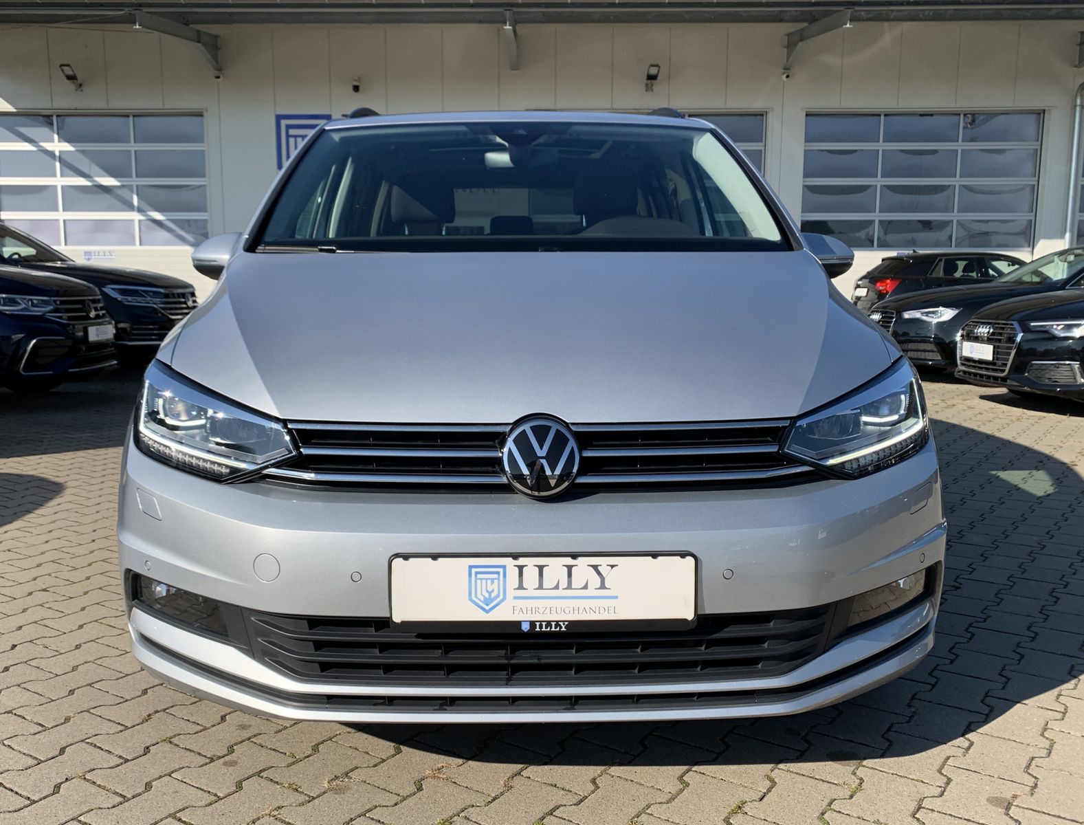 Fahrzeugabbildung Volkswagen Touran 2.0 TDI*LED*Navi*AHK*Pano*STHZ*Cam*Spur*