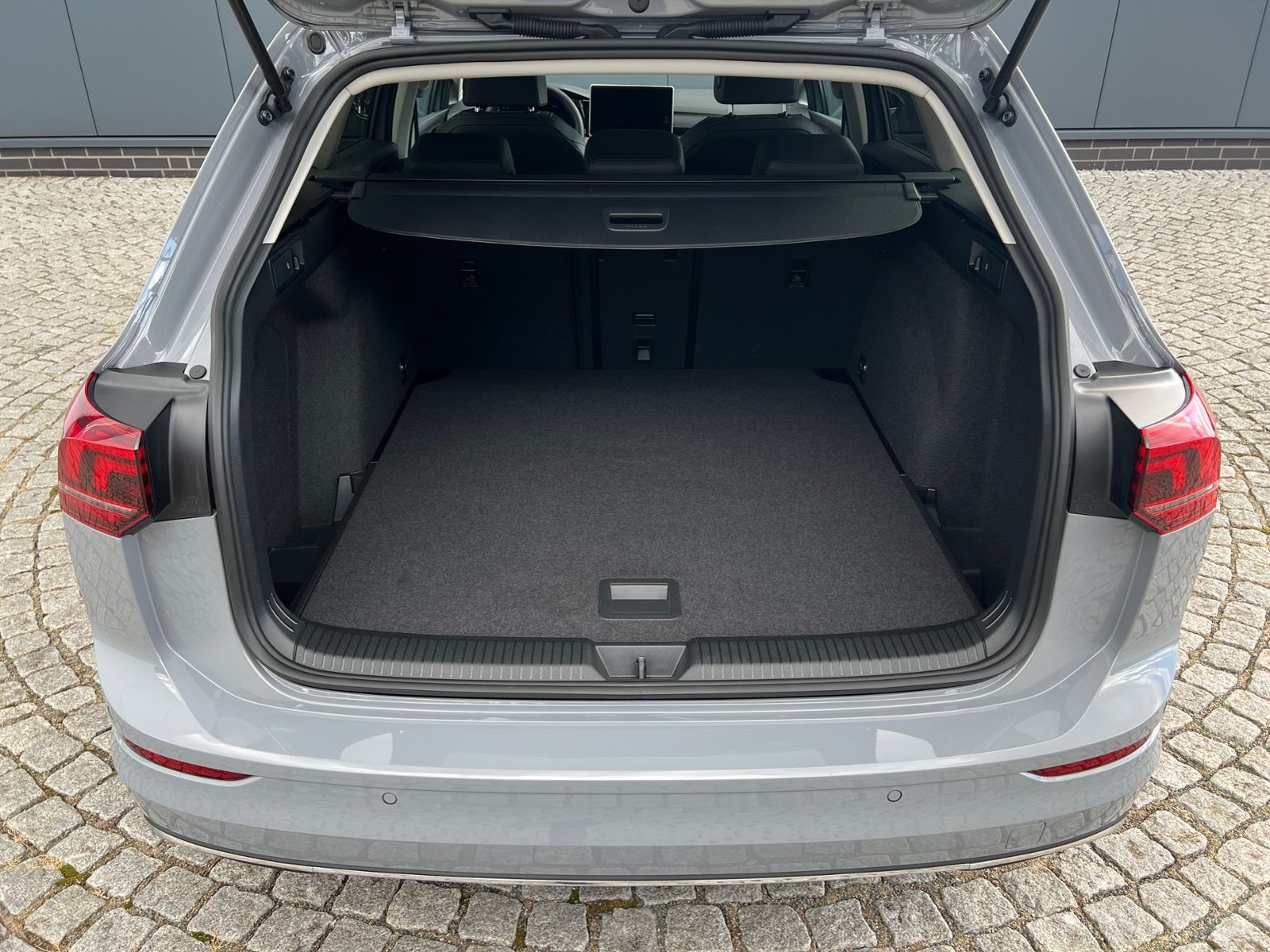 Fahrzeugabbildung Volkswagen Golf VIII Variant Style 1.5 eTSI DSG *LED, ergoA