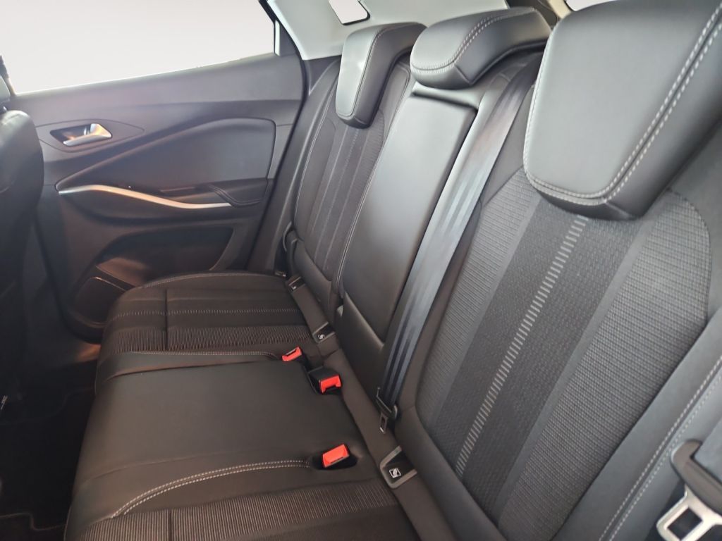 Fahrzeugabbildung Opel Grandland 1.2 DI Automatik GS AHZV Navi SHZ LED