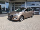 Hyundai i30 CW 1.6 blue Trend beh. Lenkrad Sitzhzg. 2. H - Hyundai i30 mit Benzin-Antrieb: Kombi, 1.6