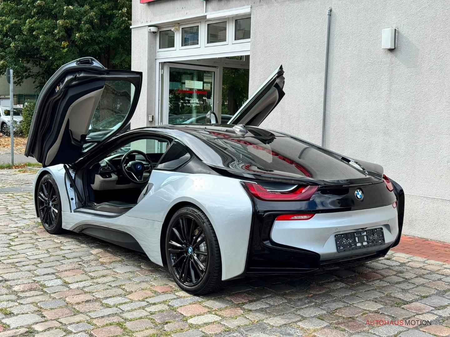BMW i8 Coupe LED HUD SHZ LEDER KOLLISIONWARNER