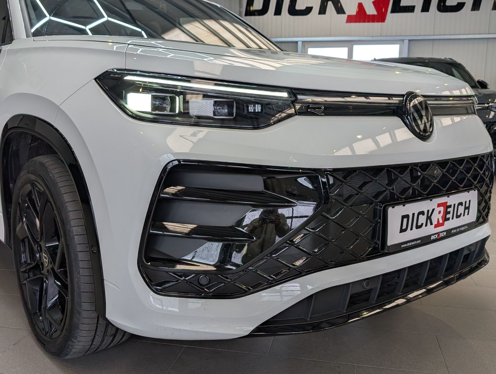 Fahrzeugabbildung Volkswagen Tayron 2.0TDI 4M R-Line Launch Pano Black AHK 20