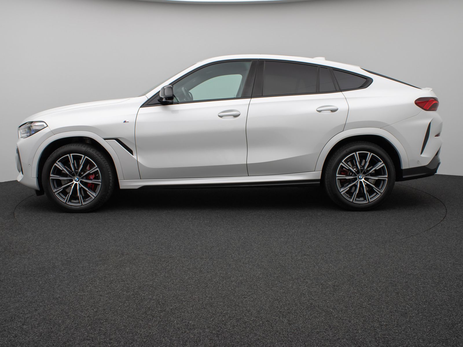 Fahrzeugabbildung BMW X6 xD40d M Sport Panorama 360°Laser HUD DisplKey