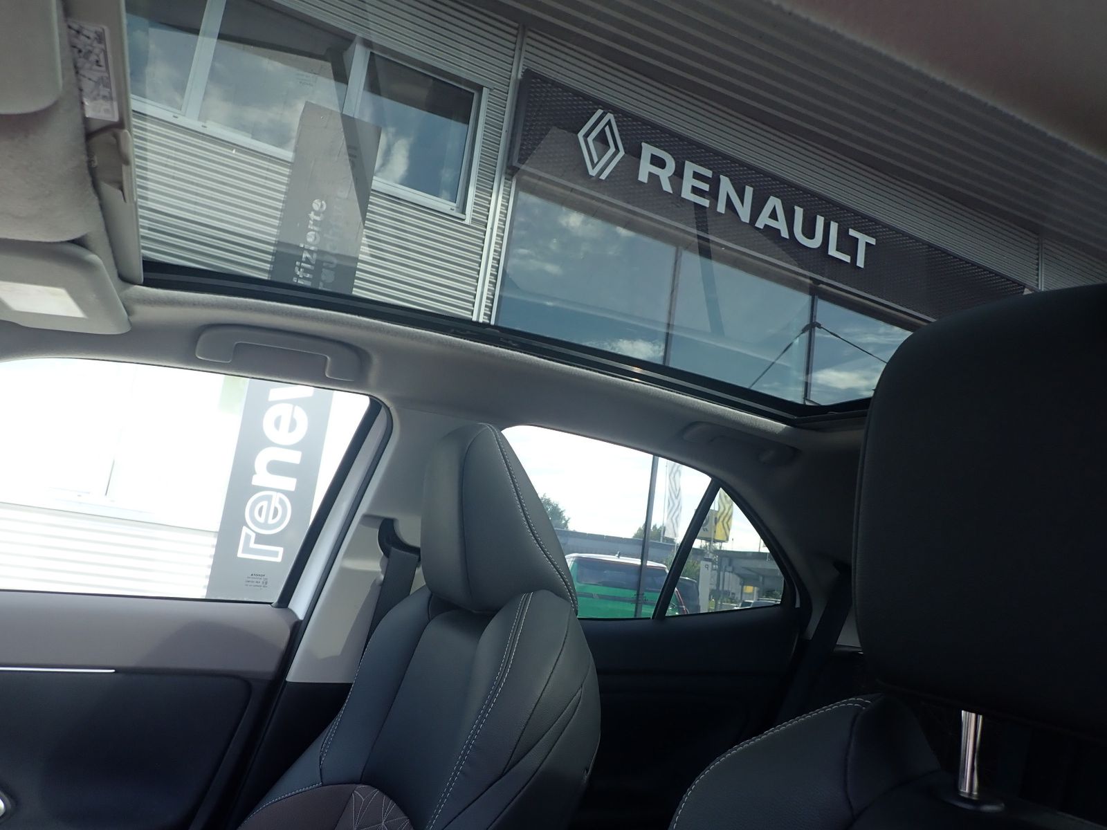 Fahrzeugabbildung Toyota Yaris Cross 1.5 Hybrid Elegant 4X2