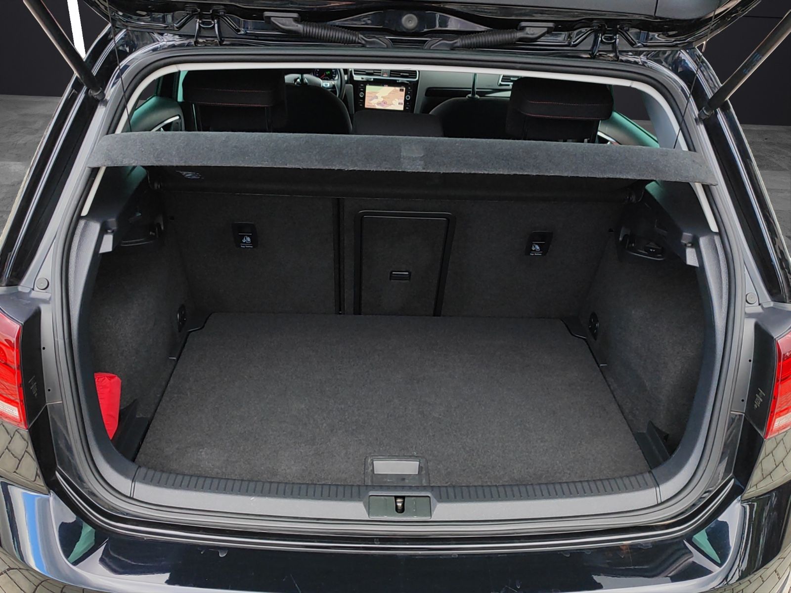 Fahrzeugabbildung Volkswagen Golf VII Lim. Sound *R-Line*BMT*SitzHZ*Sport*LED