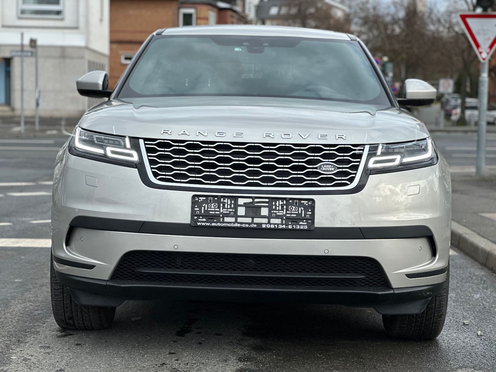 Fahrzeugabbildung Land Rover RANGE ROVER VELAR SE*MOD.2021+AHK+PANO+U.V.M*