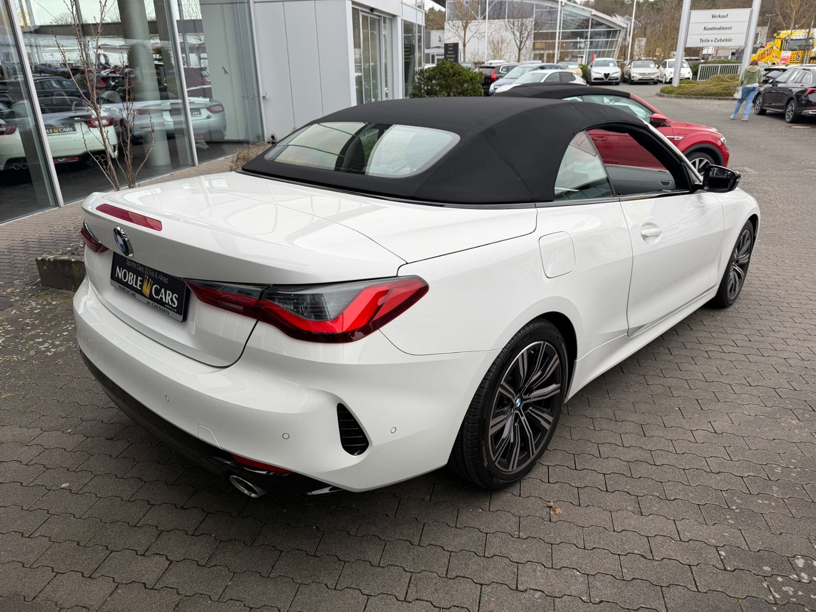 Fahrzeugabbildung BMW 420i Cabrio Shadow Line AHK LEDER LED NAV 18"