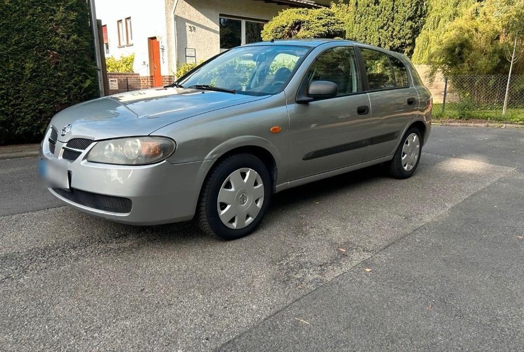 Nissan Almera
