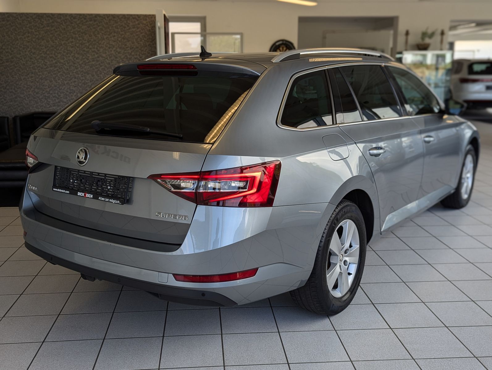 SKODA Superb 1.8 TSI Ambition Bi-Xen SHZ Tempomat AHK - Image 7