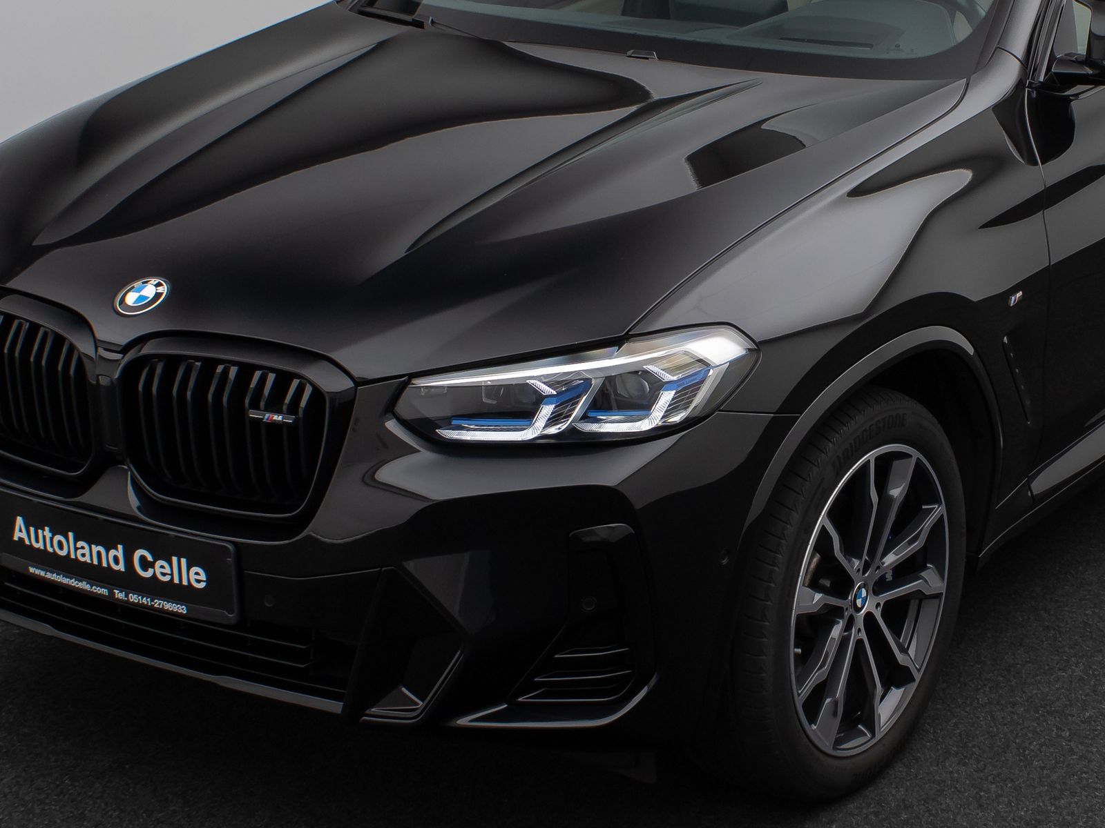 Fahrzeugabbildung BMW X4 M40i Kamera Laser HUD DAB HiFi Komfort 20Zoll