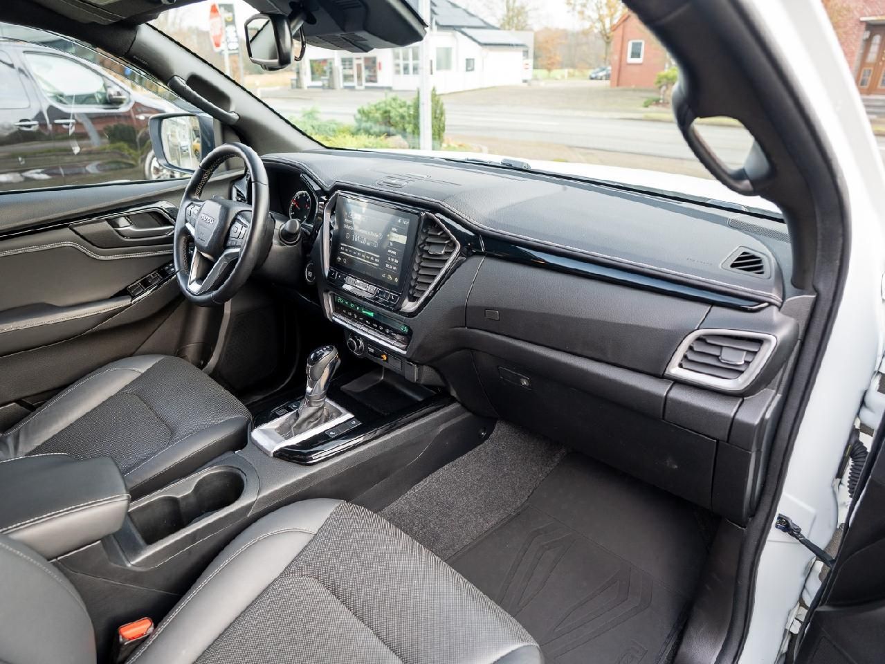 Fahrzeugabbildung Isuzu D-Max Double Cab 4WD V-CROSS