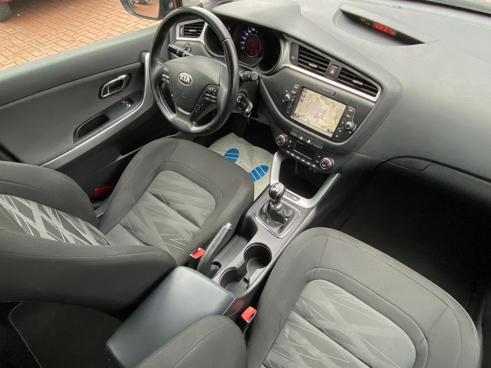 Kia Cee'd Sportswagon Attract AHK Kamera PDC Klima N