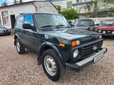 Lada Taiga Urban 4x4*AHK*TÜV 11.2027*2 Hand* - Lada Taiga mit Benzin-Antrieb: Allradantrieb, Geländewagen