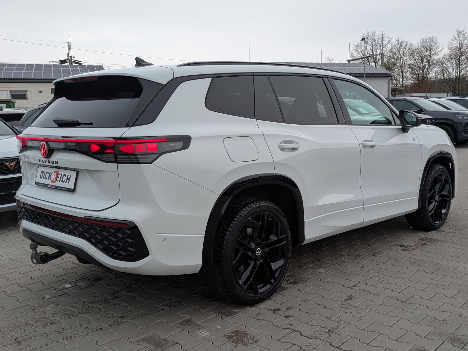 Fahrzeugabbildung Volkswagen Tayron 2.0 TDI 4M R-Line BLACK*7Si*MATRIX*PANO