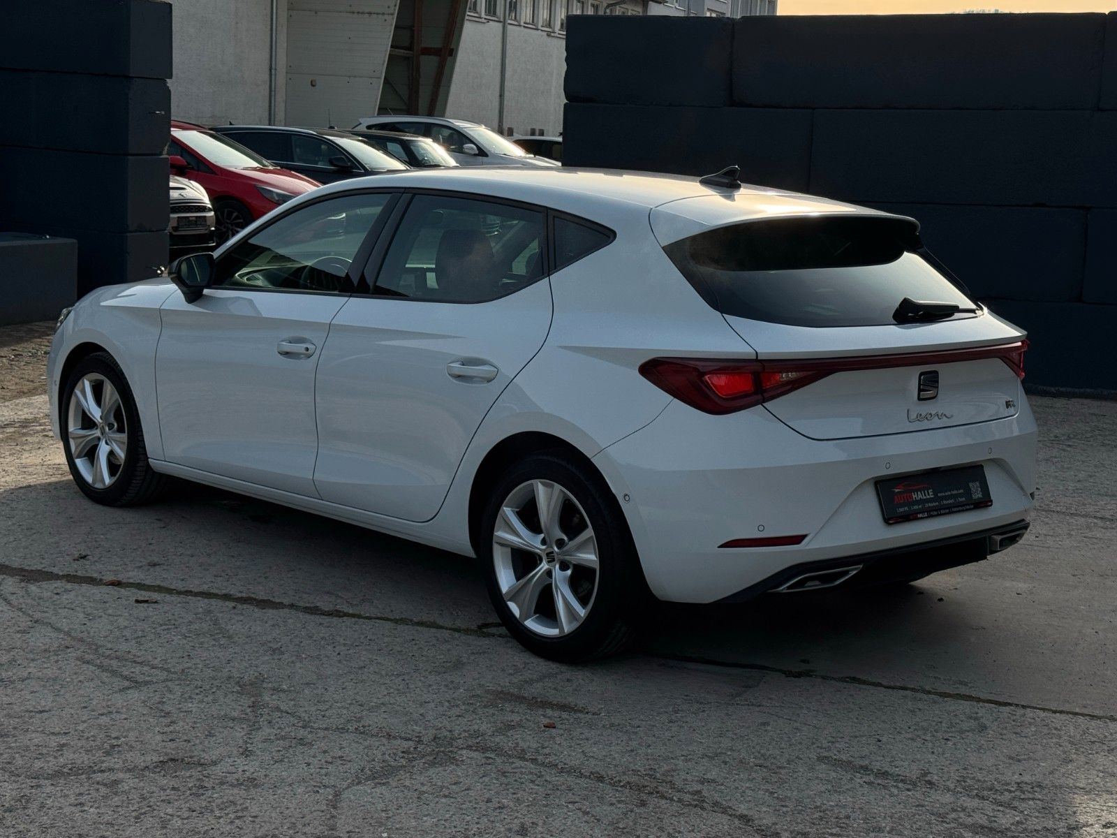 Fahrzeugabbildung SEAT Leon 1.5 TSI FR ACC LED VC SHZ LHZ Kam Ambiente